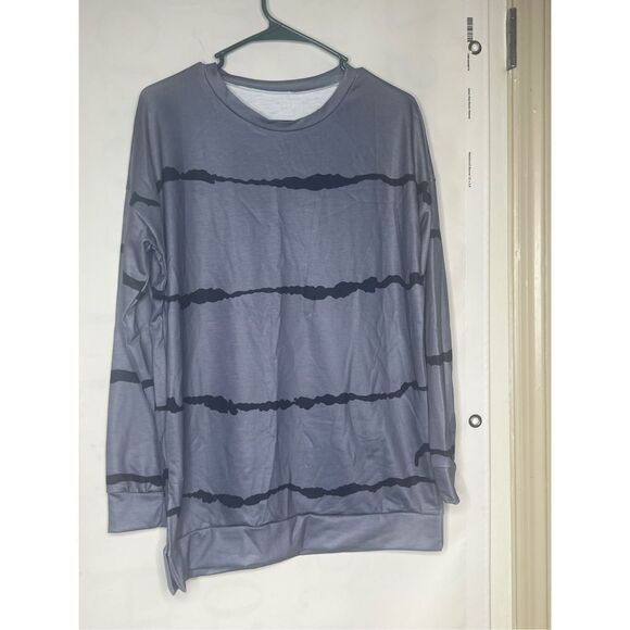 Women Gray & Black Full Blouse with splits on each side - Picture 5 of 8